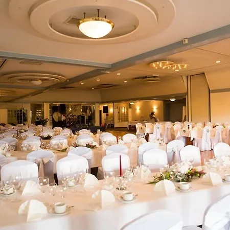 Ostfriesen Hof מלון 4*